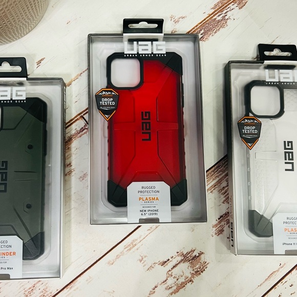 UAG iPhone 11 Pro Max Case Bundle - Picture 3 of 3